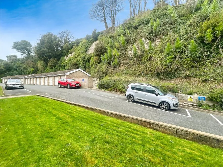 Zig Zag Road, Ventnor, PO38, photo 7