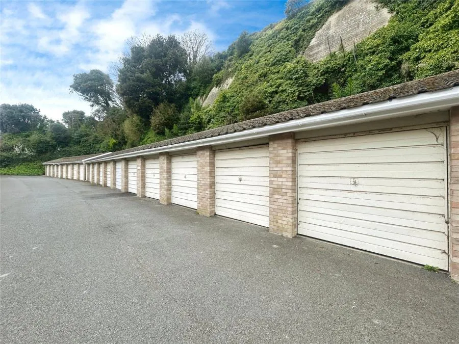 Zig Zag Road, Ventnor, PO38, photo 10