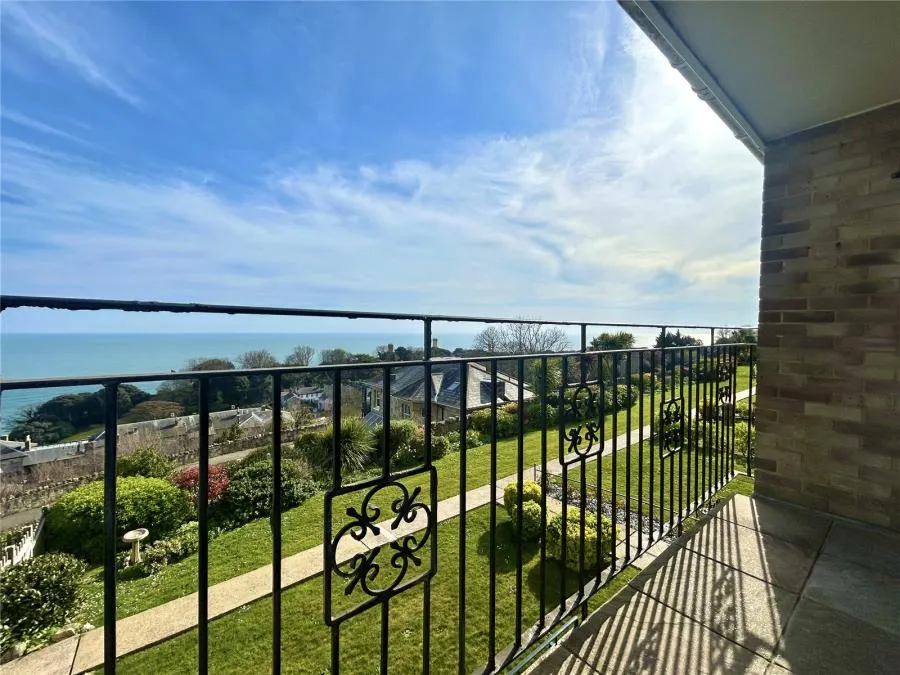 Zig Zag Road, Ventnor, PO38, photo 15