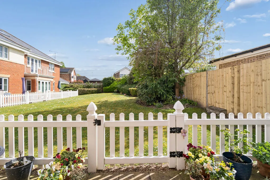 London Road Loudwater, High Wycombe HP10 9FT, photo 6