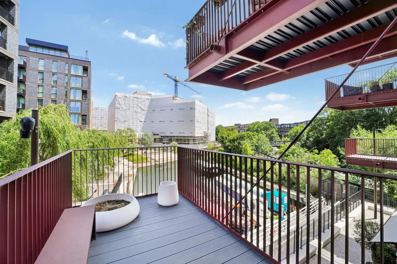 Brent Way, TW8, photo 9