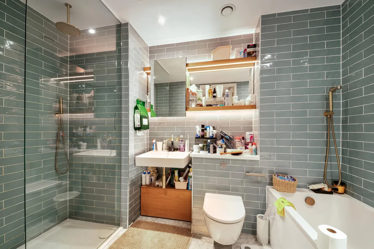 Brent Way, TW8, photo 7