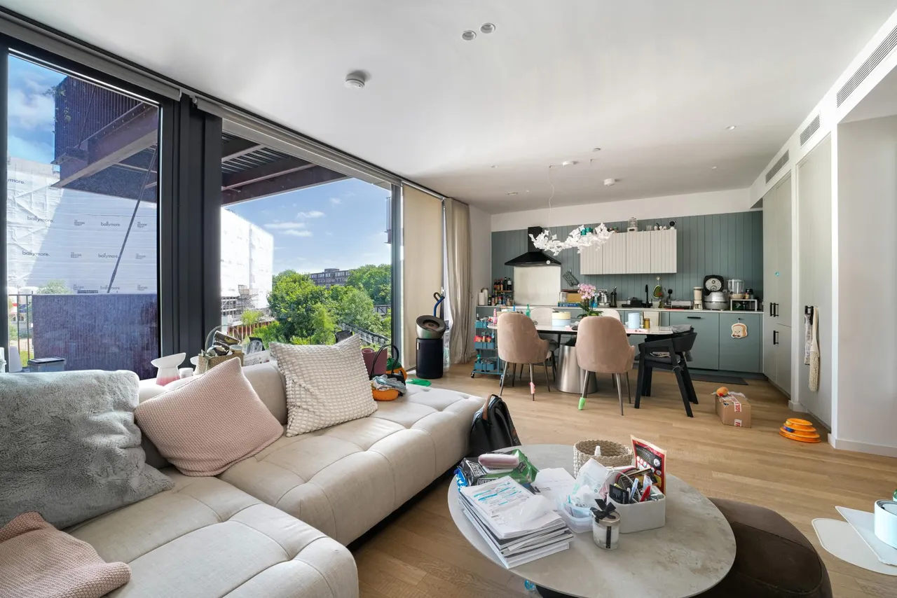 Brent Way, TW8, photo 2