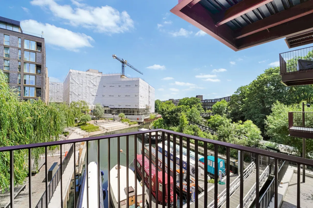 3 bed flat for sale, Brent Way, TW8