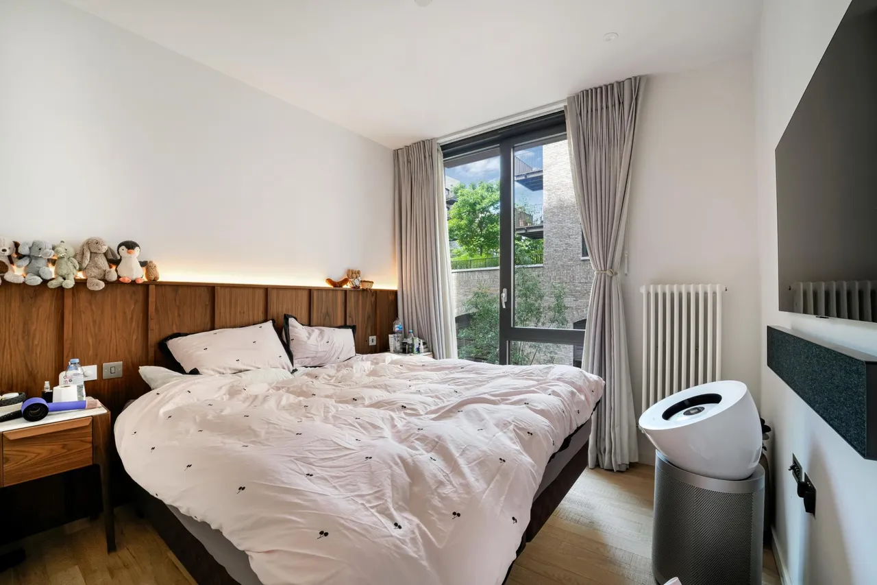 Brent Way, TW8, photo 6
