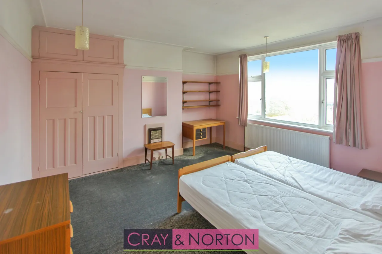 Whitethorn Gardens, Croydon, CR0 7LL, photo 3