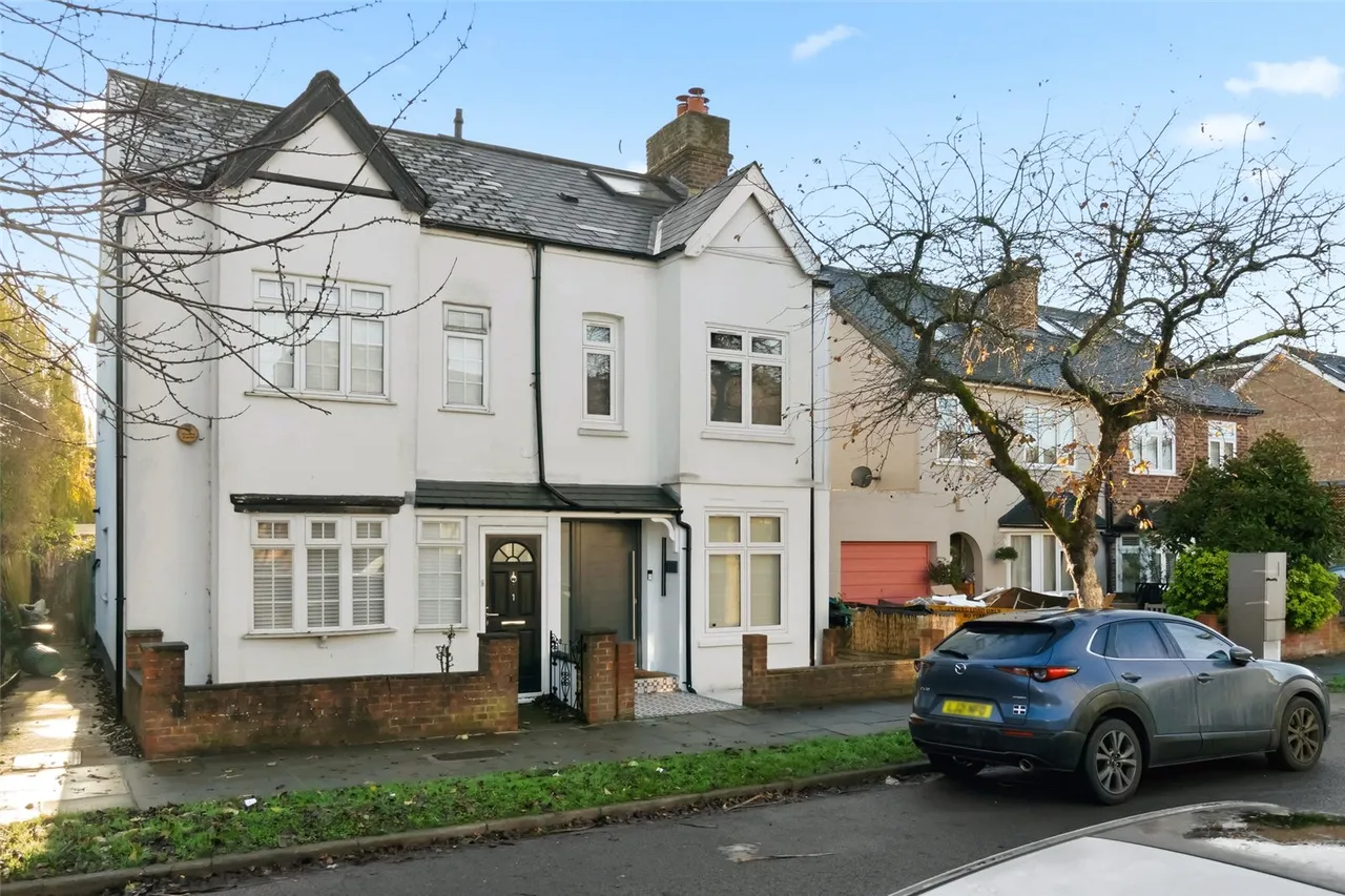 4 bed house for sale — South Road, Hampton, TW12 3NY