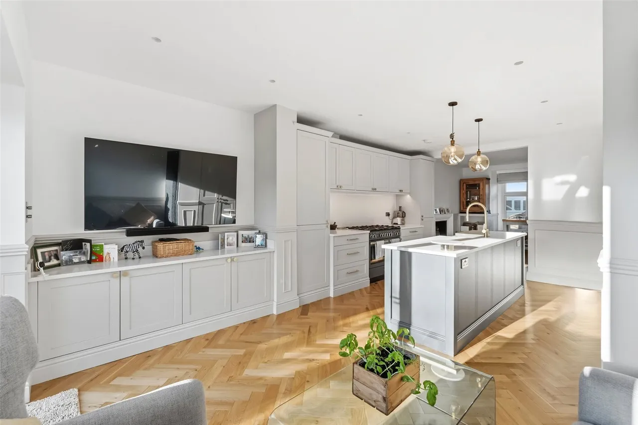 South Road, Hampton, TW12 3NY, photo 4