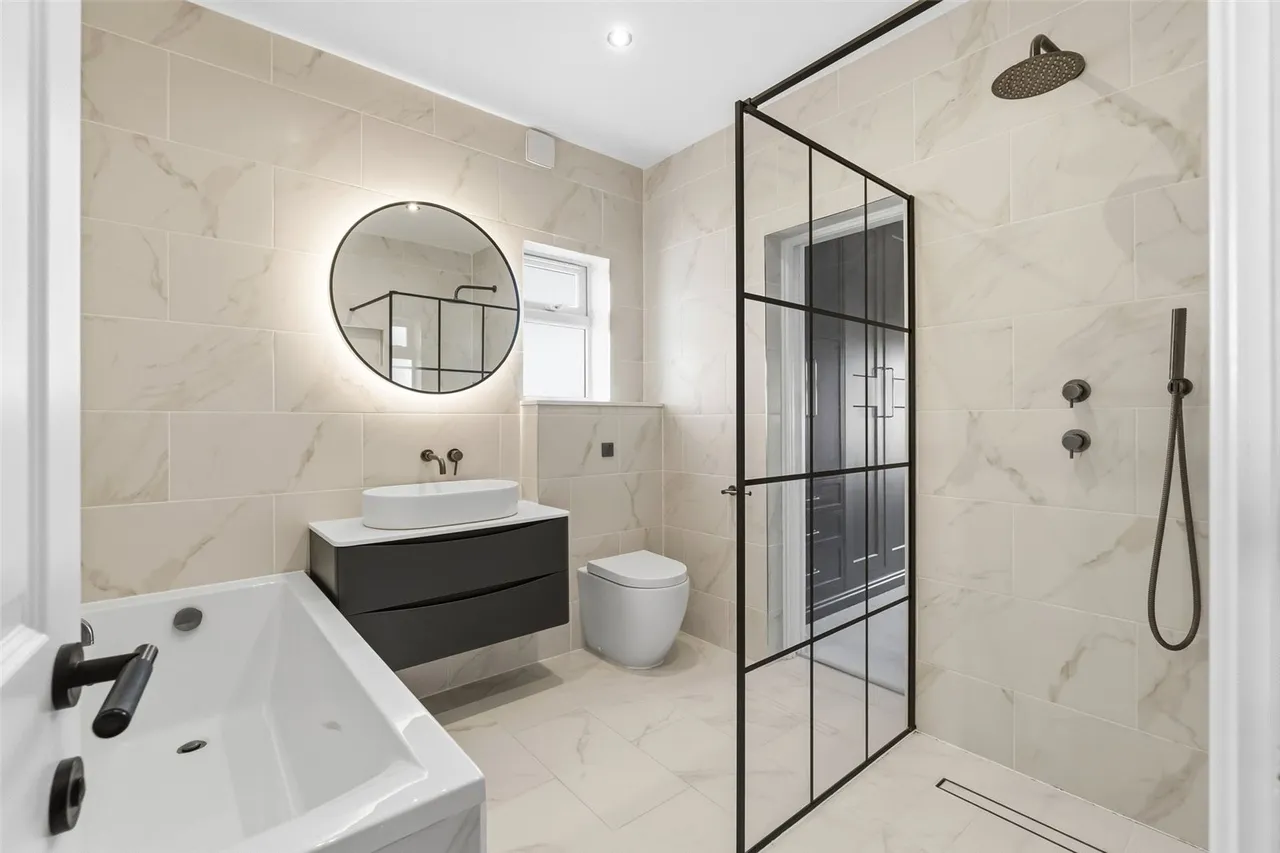 South Road, Hampton, TW12 3NY, photo 8