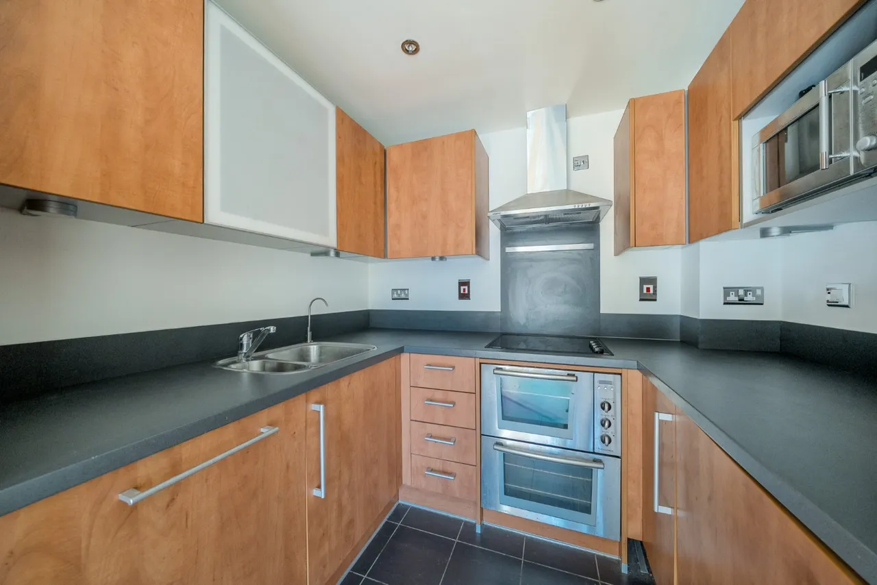Royal Quarter, Seven Kings Way, Kingston Upon Thames, Greater London, KT2, photo 4