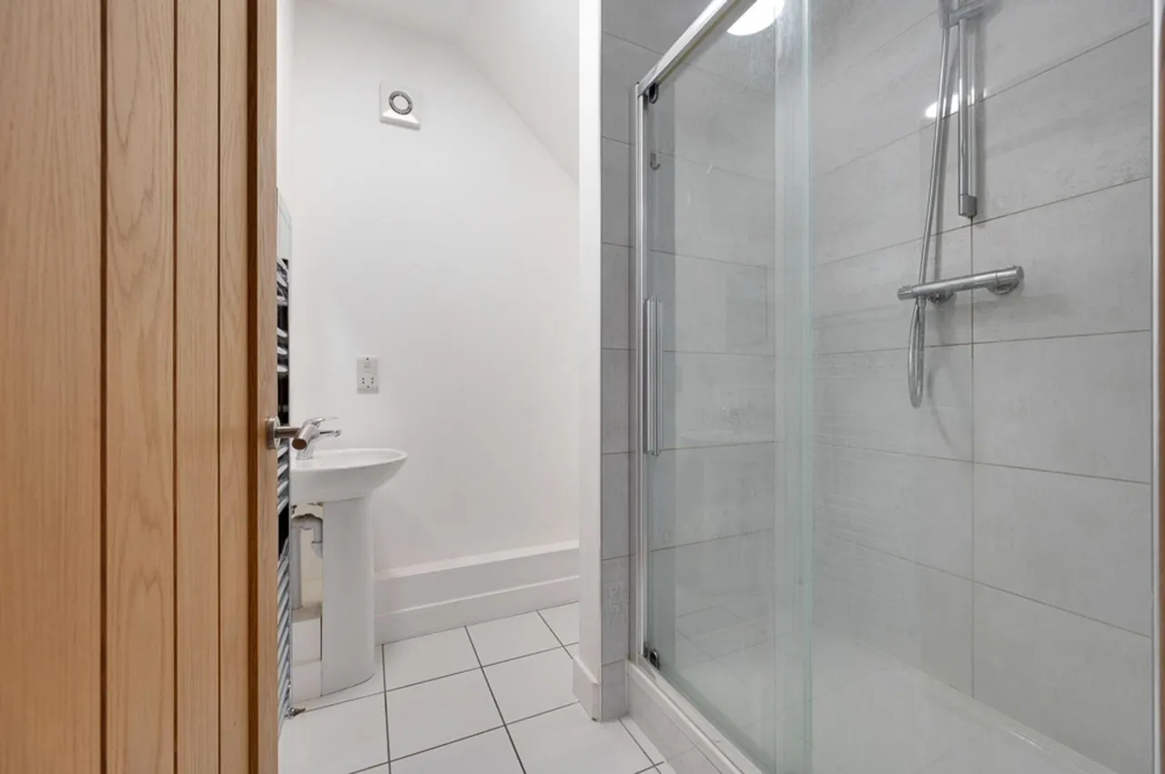 A block of four maisonettes located in the heart of Syston!, LE7, photo 9