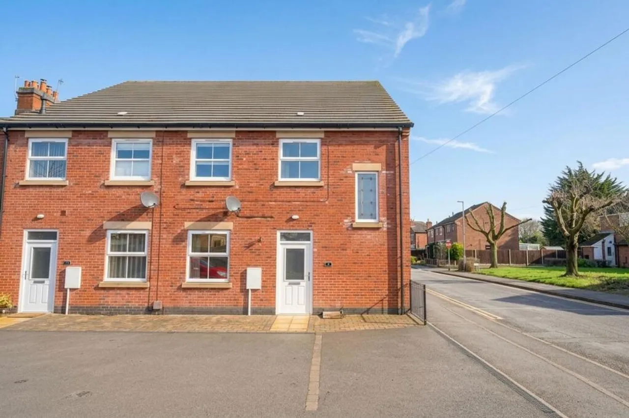 A block of four maisonettes located in the heart of Syston!, LE7, photo 3