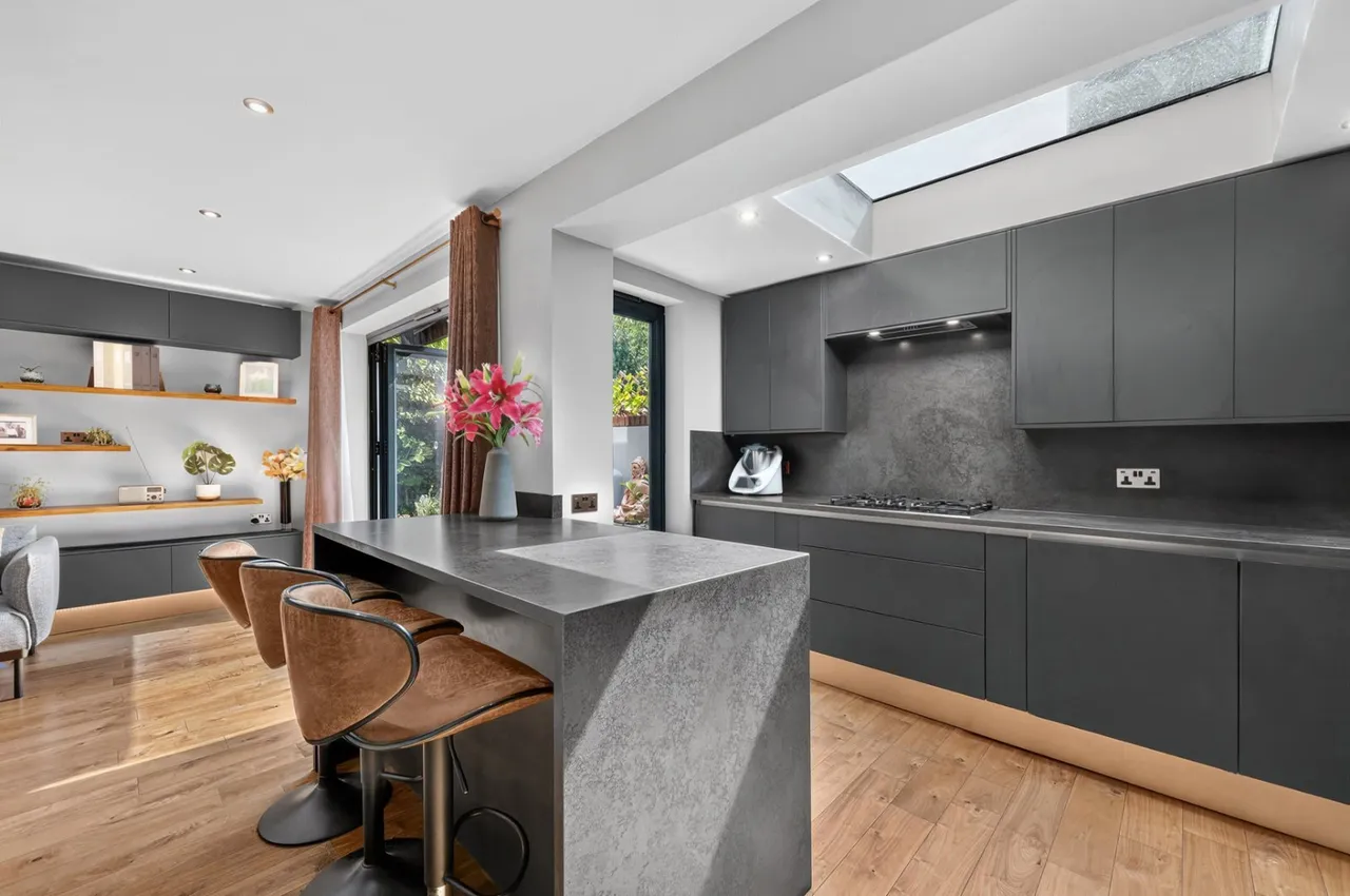 Greville Road, London, NW6, photo 2