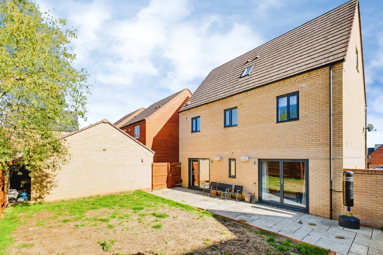 Bronte Close, Northampton, NN5, photo 24