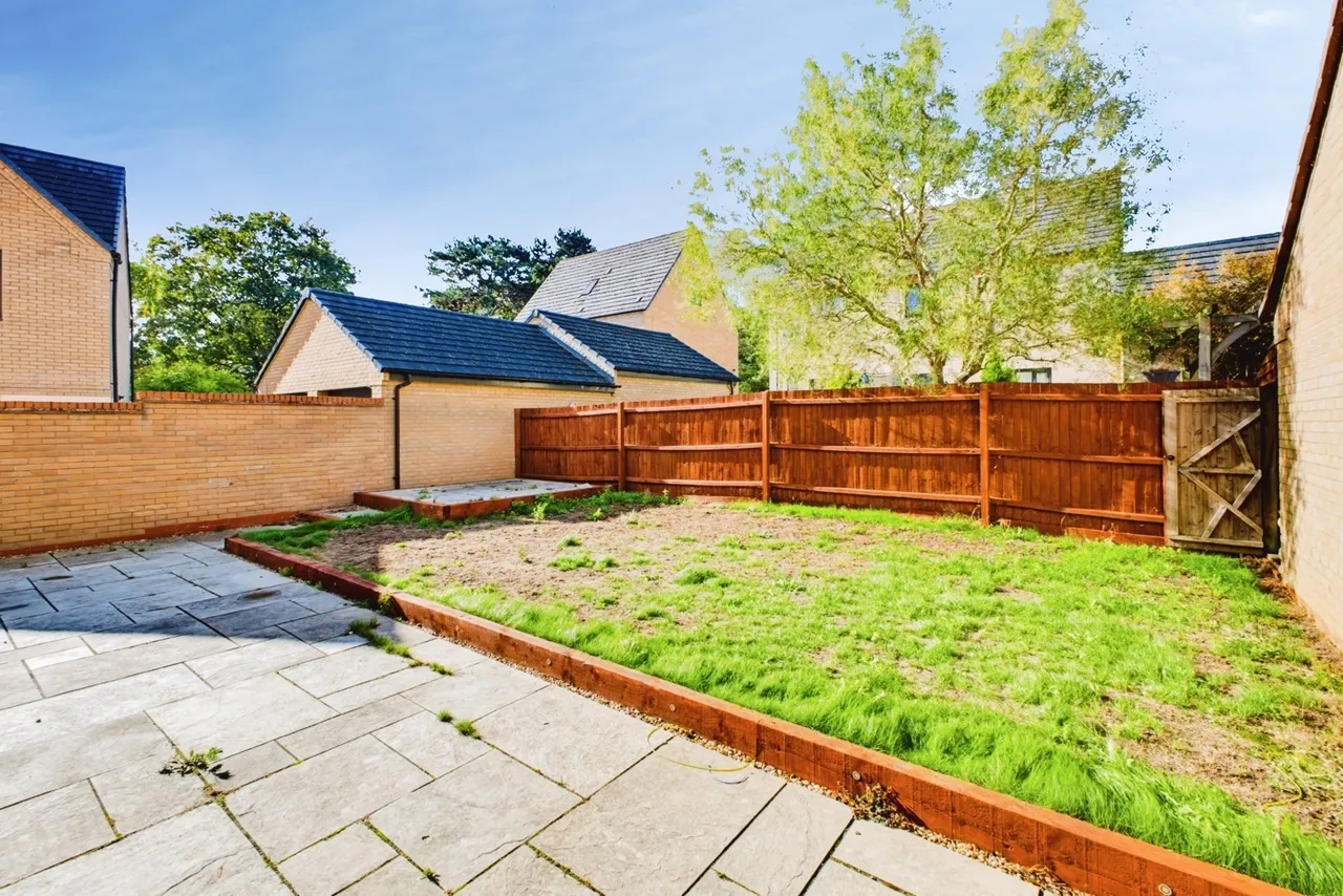 Bronte Close, Northampton, NN5, photo 23