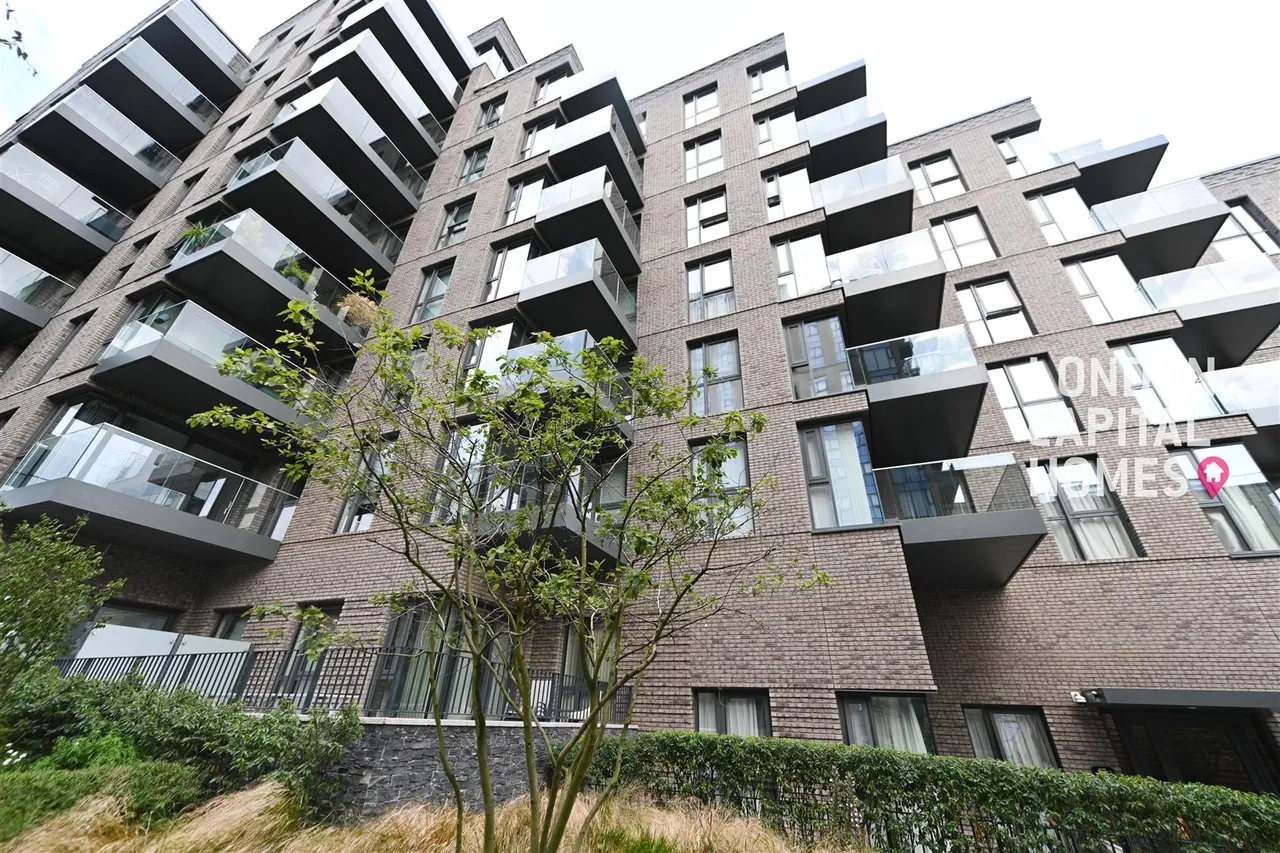 2 bed flat for sale, Coster Avenue, London