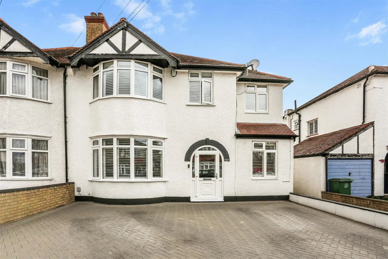 5 bed house for sale — Demesne Road, Wallington, Surrey, SM6 8EN