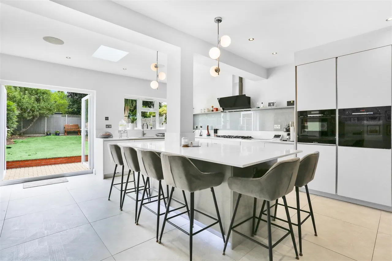 Demesne Road, Wallington, Surrey, SM6 8EN, photo 2