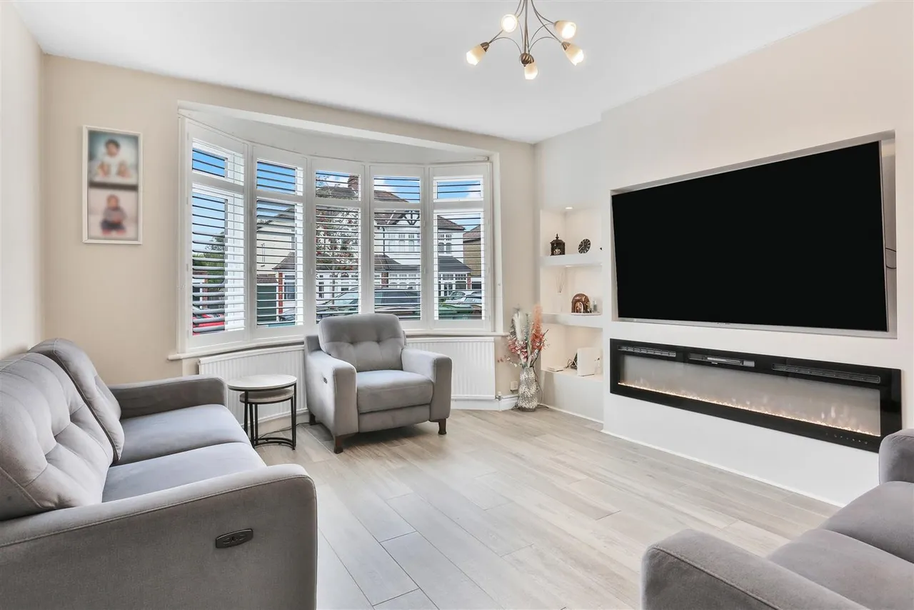 Demesne Road, Wallington, Surrey, SM6 8EN, photo 3