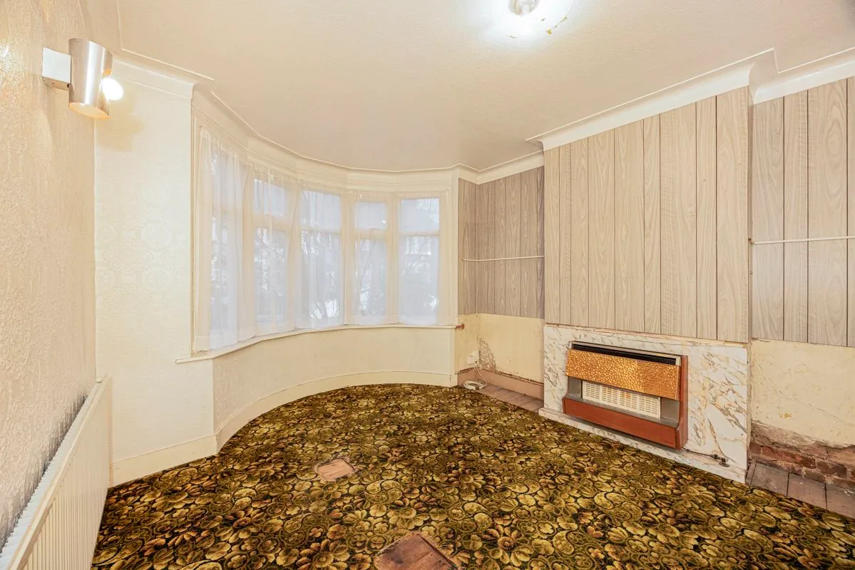 Dersingham Avenue, London, E12 5QJ, photo 2