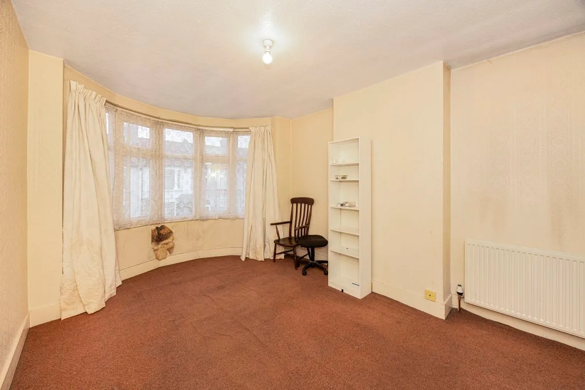 Dersingham Avenue, London, E12 5QJ, photo 8