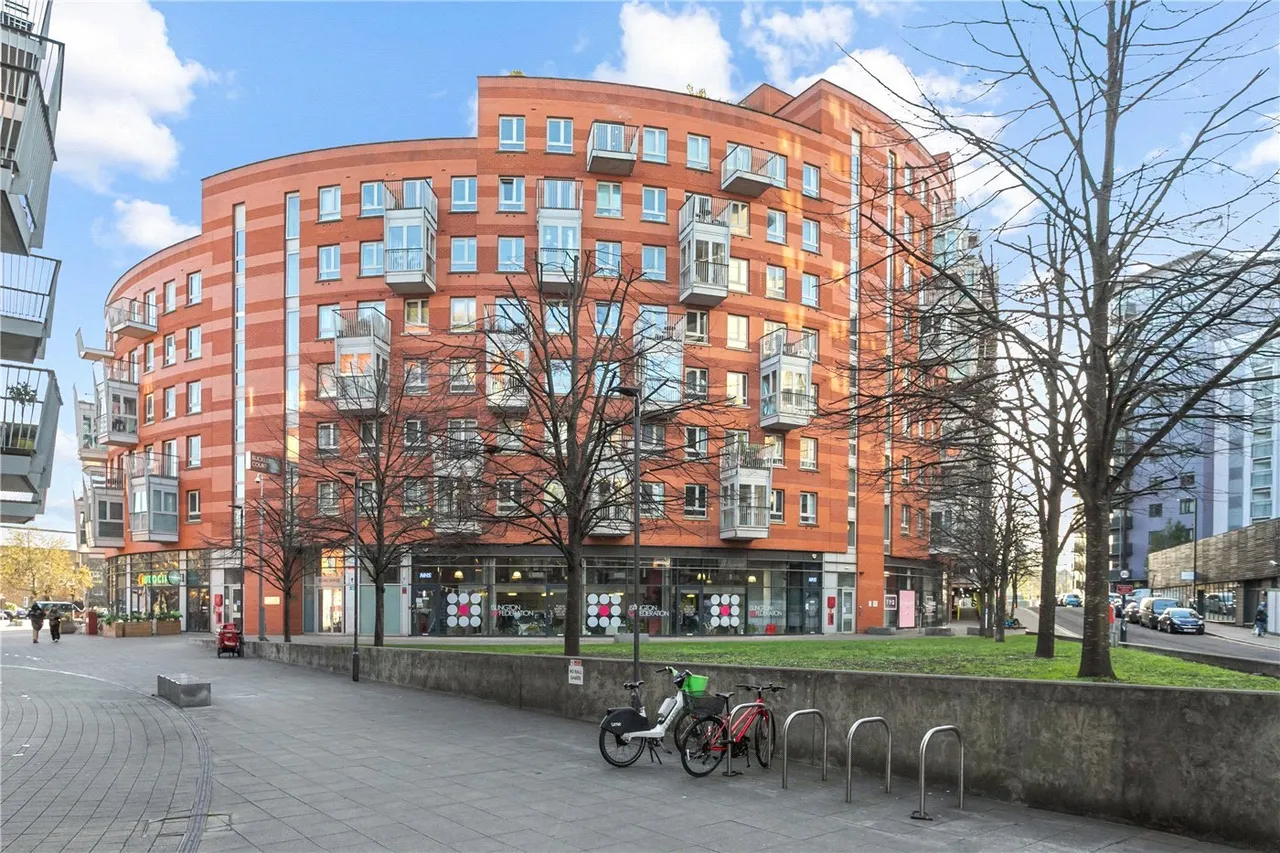 2 bed flat for sale, Eden Grove, London, N7