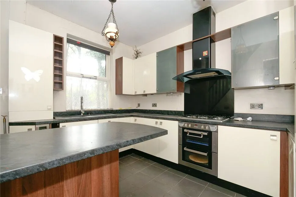 East Parade, Baildon, West Yorkshire, BD17, photo 3