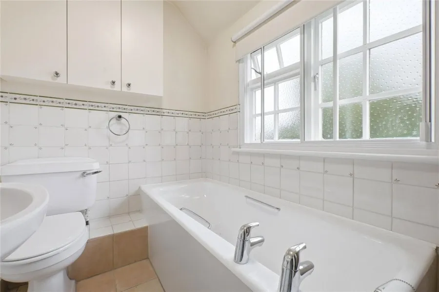 with 3 bedrooms in Debden, Nr Saffron Walden, CB11, photo 9