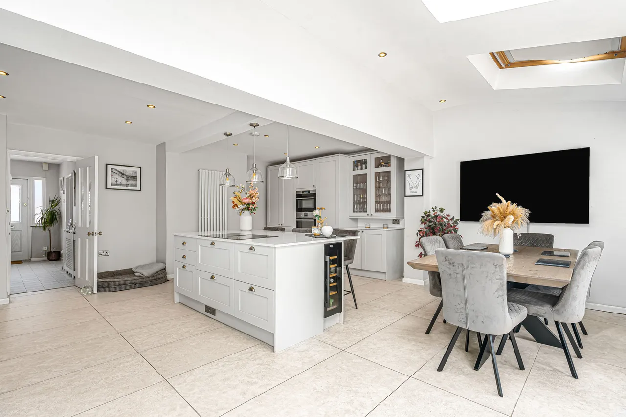 The Crescent, Egham, TW20, photo 3