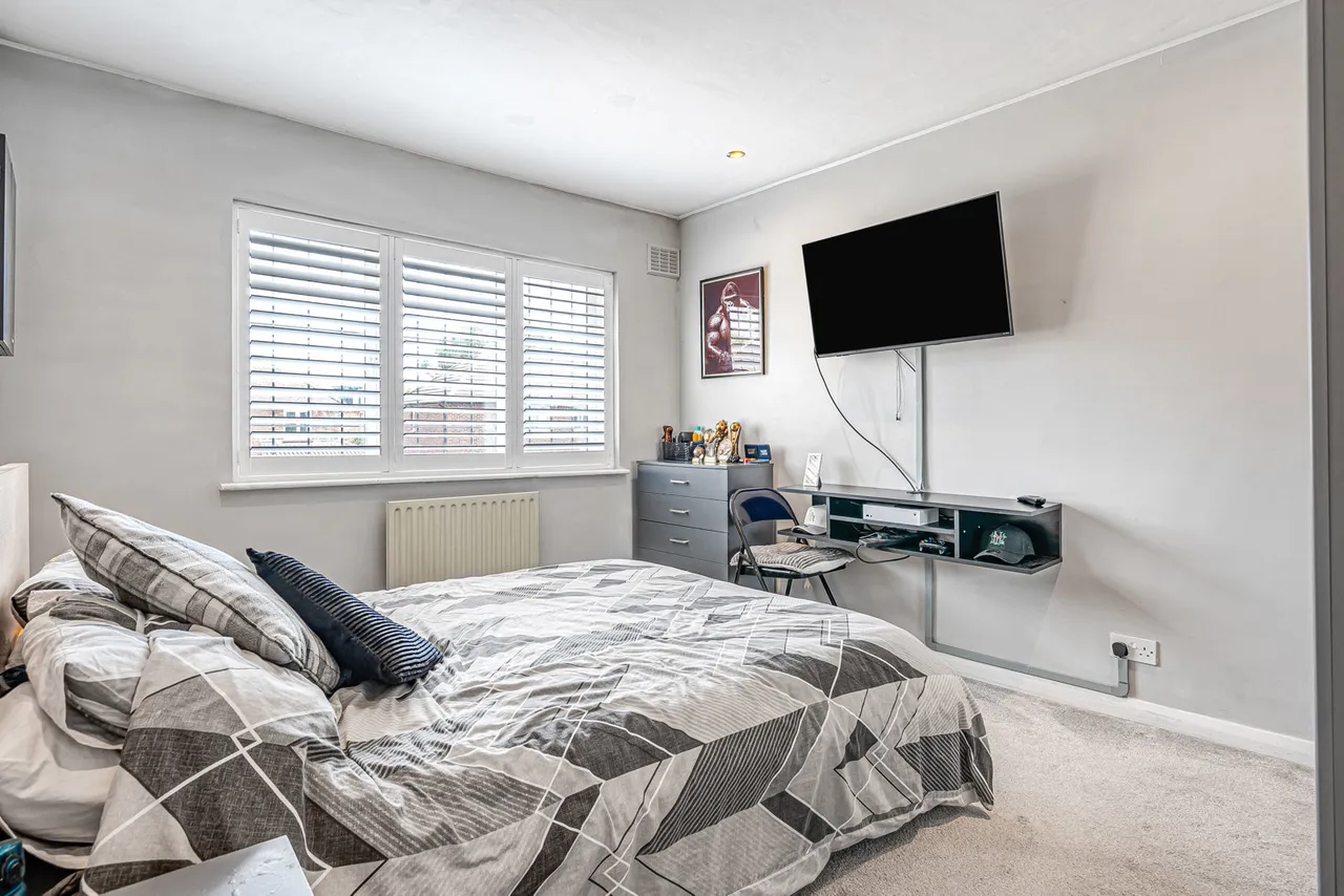 The Crescent, Egham, TW20, photo 5