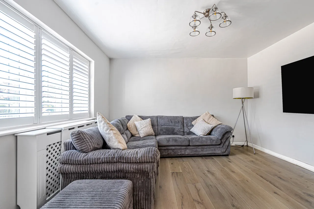 The Crescent, Egham, TW20, photo 4