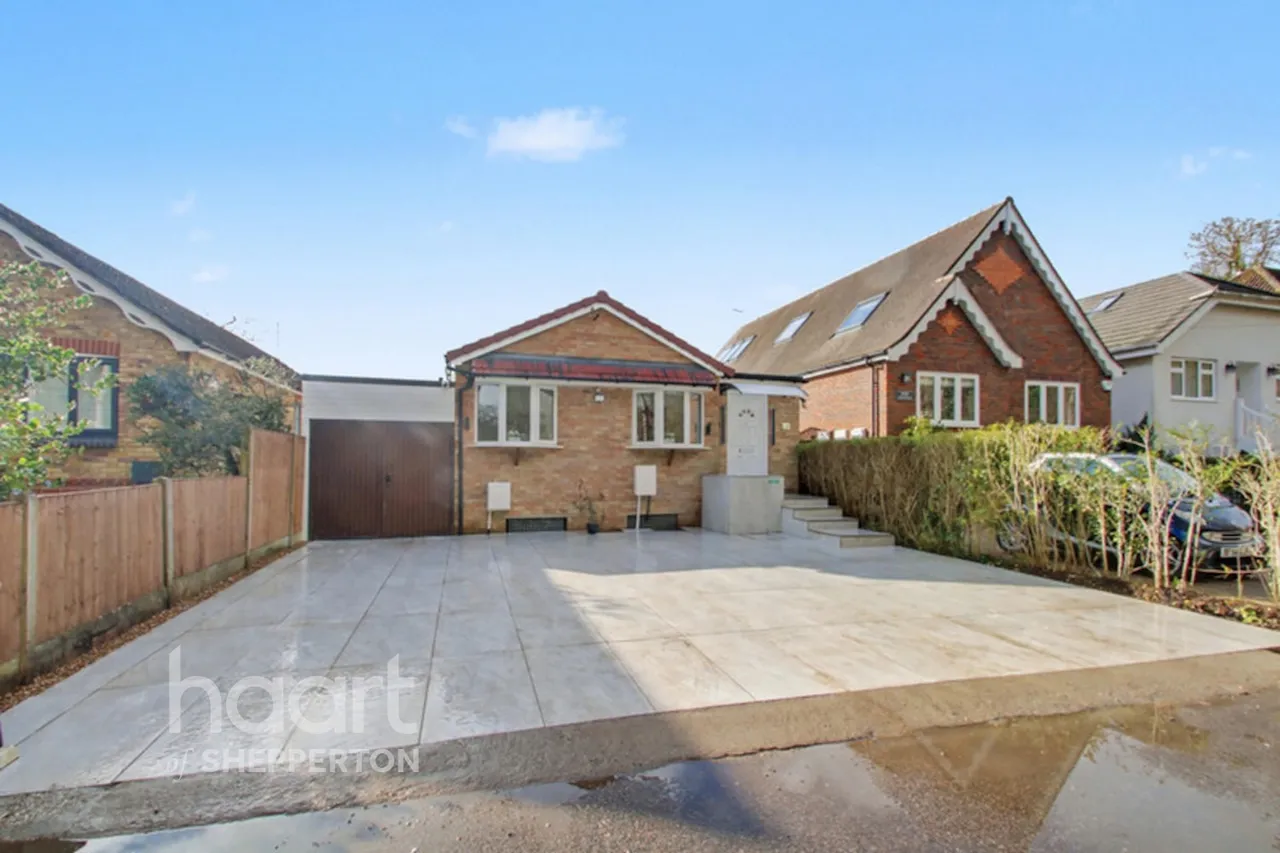 2 bed house for sale, Felix Lane, Shepperton, TW17