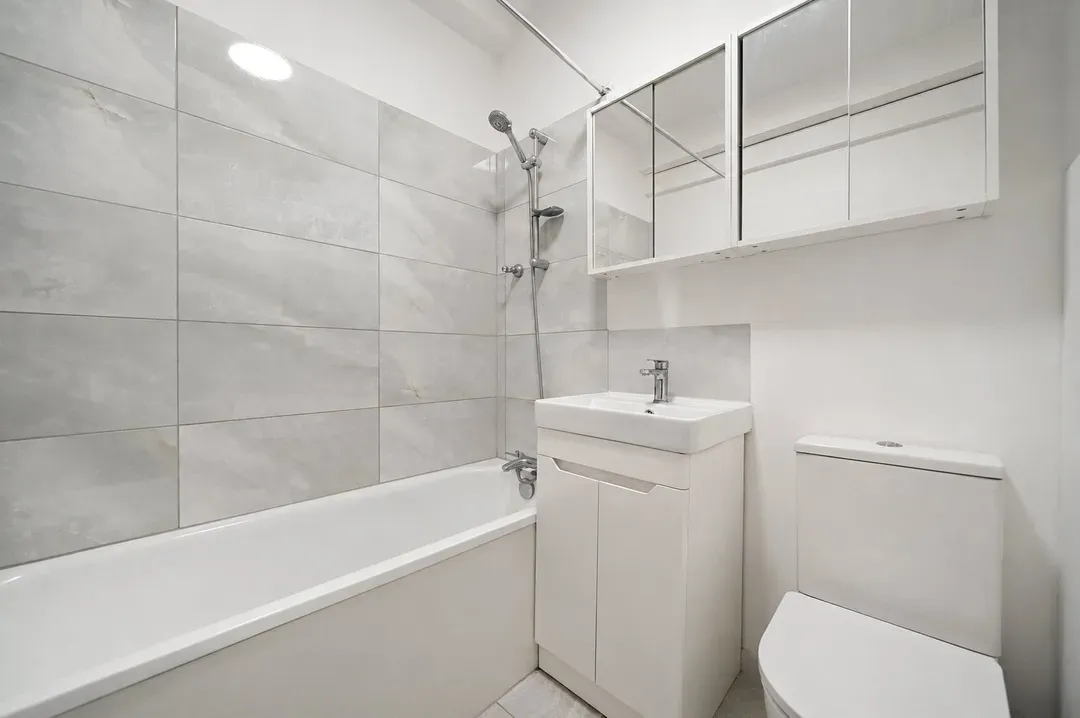 Mortimer Crescent, Kilburn, London, NW6, photo 7