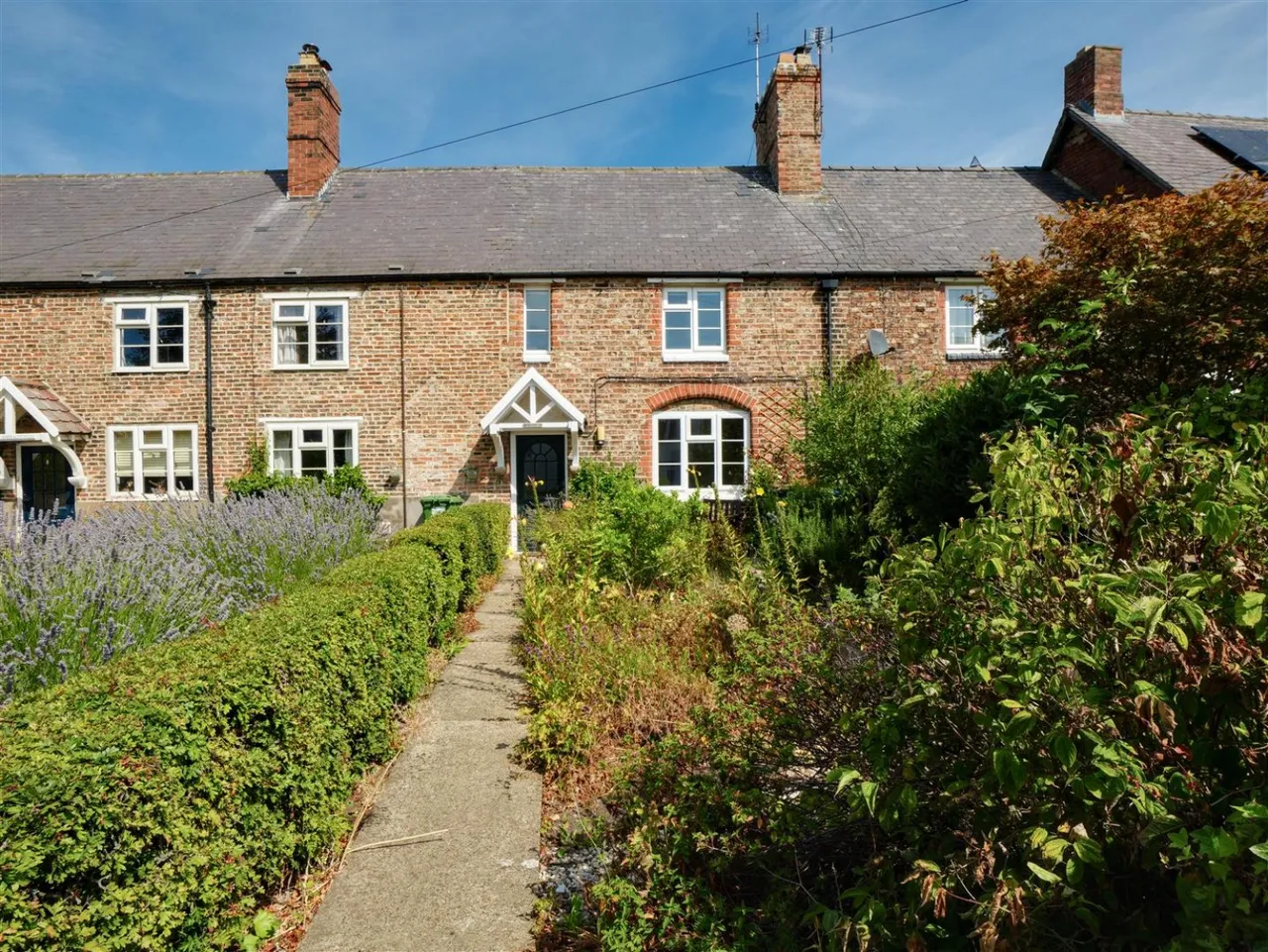 2 bed house to rent, Main Street, Linton on Ouse, YO30