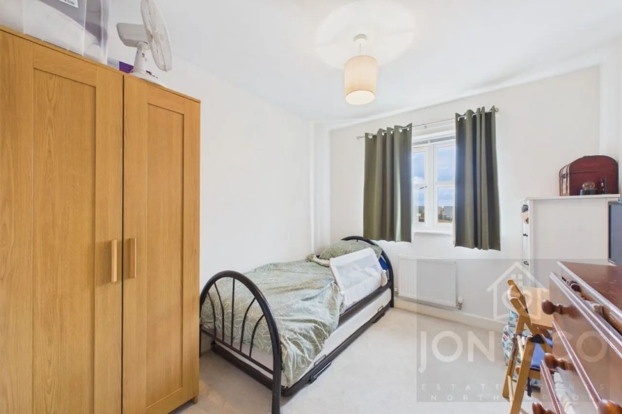 Highwayman Close, Buckton Fields, NN2, photo 8
