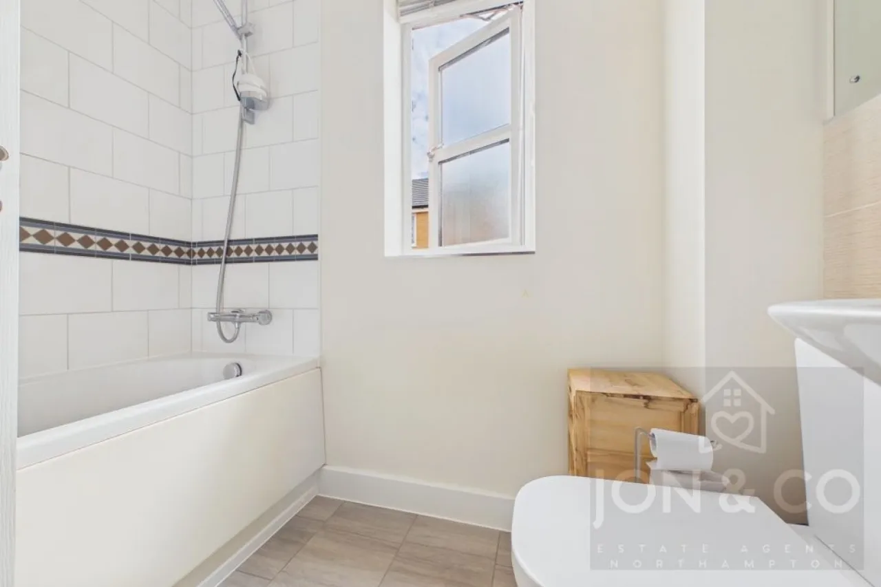 Highwayman Close, Buckton Fields, NN2, photo 10