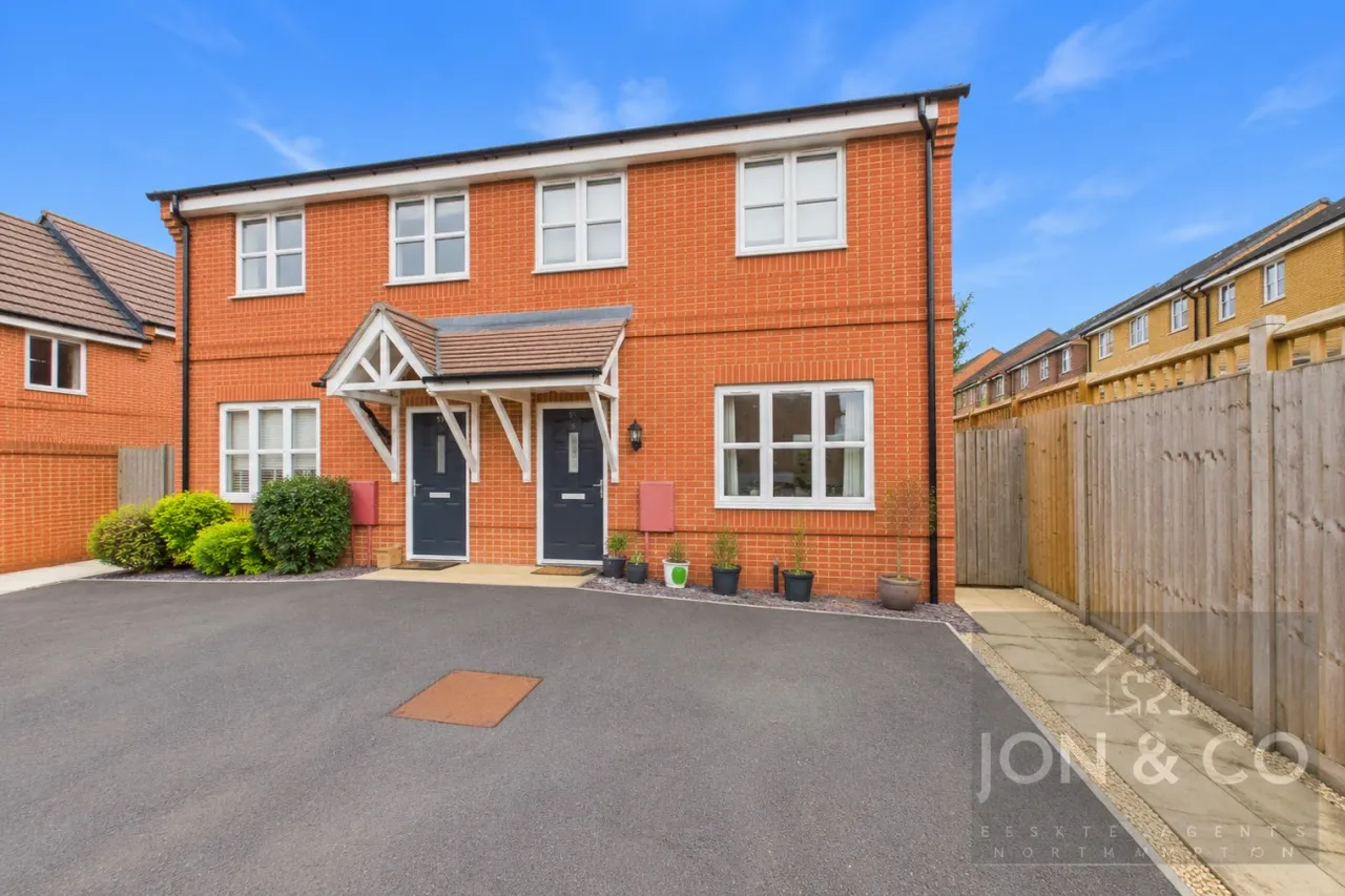 4 bed house for sale, Highwayman Close, Buckton Fields, NN2