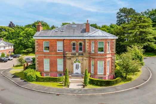 2 bed flat to rent — St. Hilarys Park, Alderley Edge
