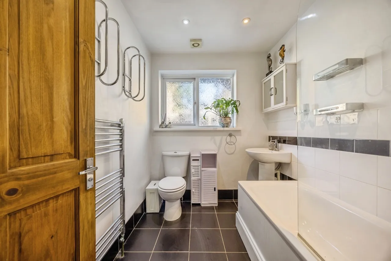 Addison Close, Caterham, Surrey, CR3, photo 6