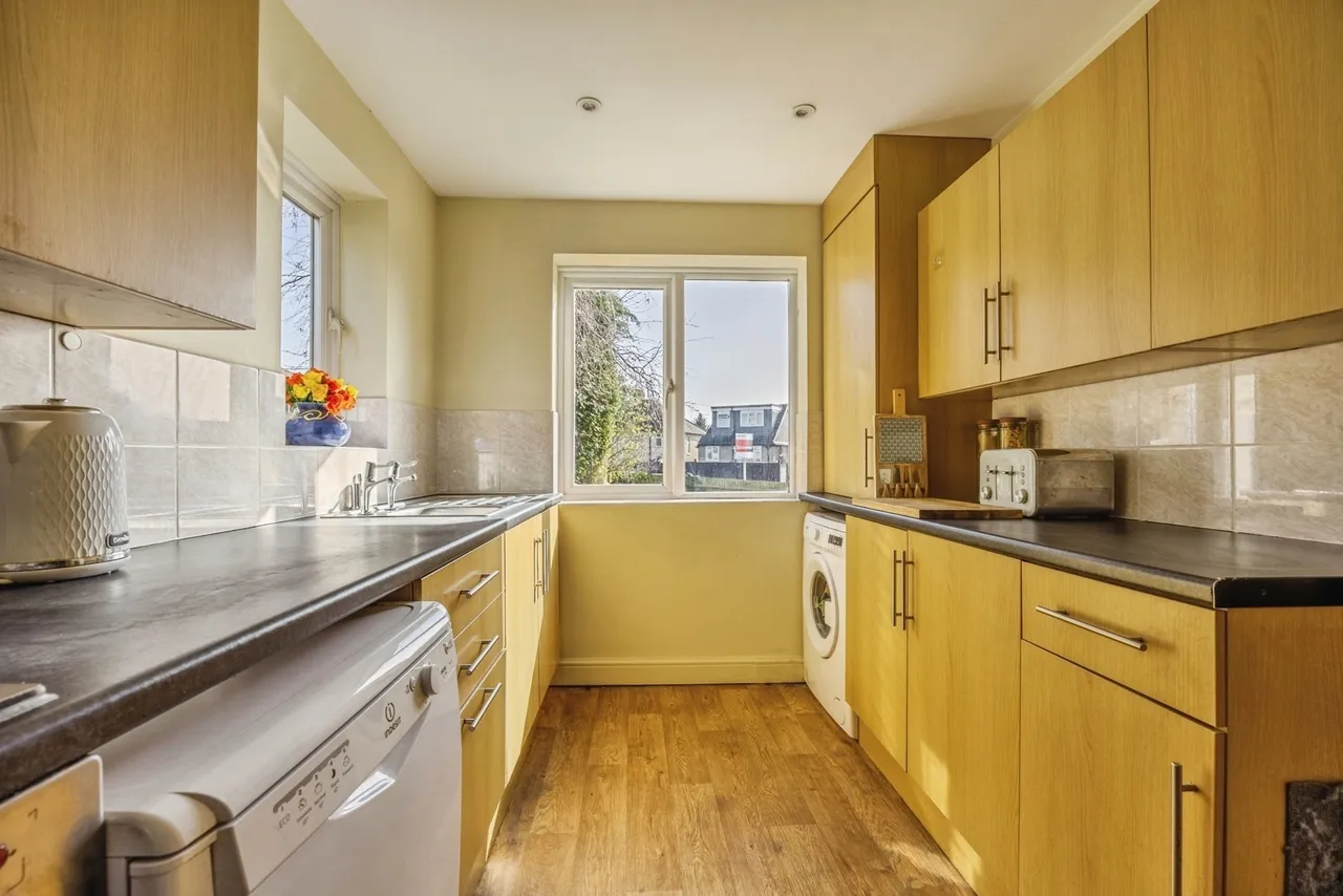 Addison Close, Caterham, Surrey, CR3, photo 5