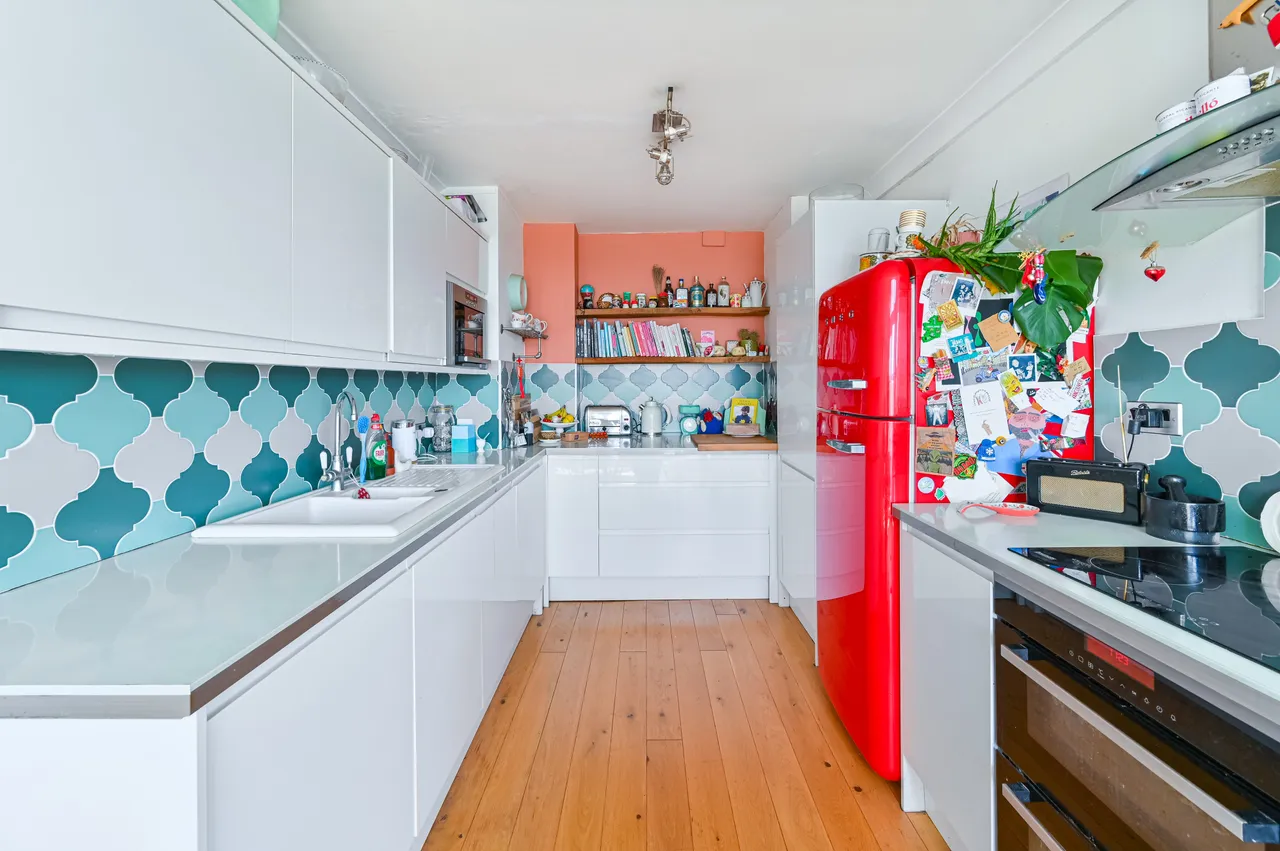 2 bed flat for sale — 52 Arden House, Grantham Road, London