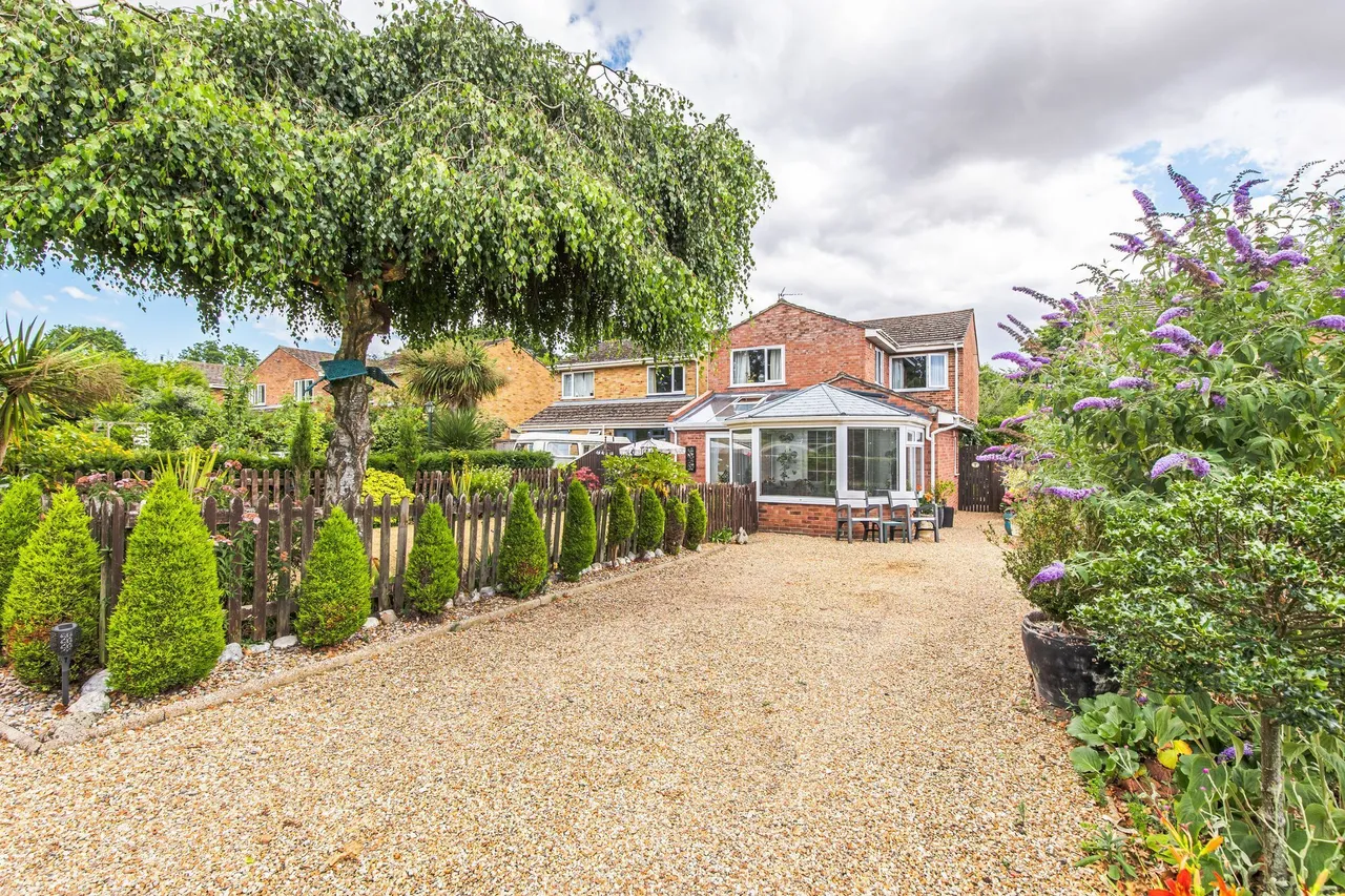 5 bed house for sale, Spacious and Extended Detached Family