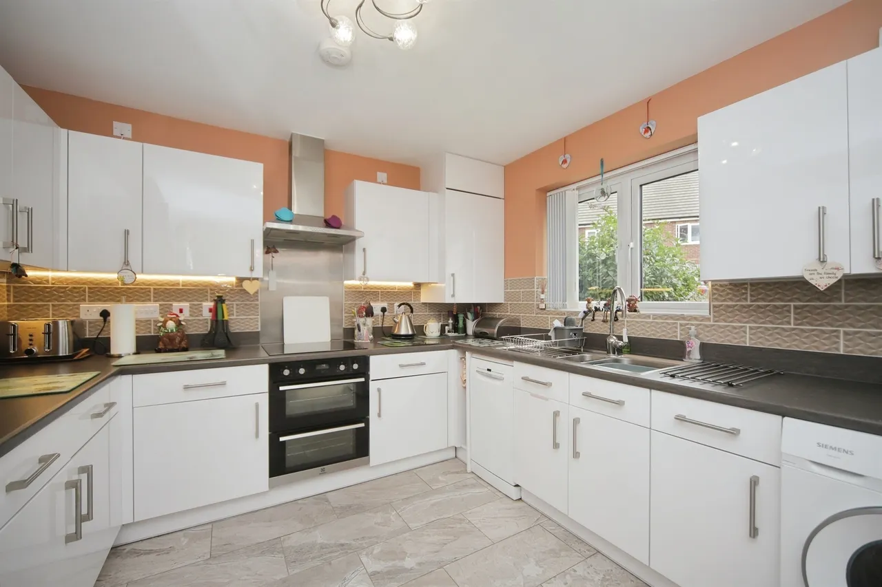 Lombardy Avenue, Chard, TA20, photo 2