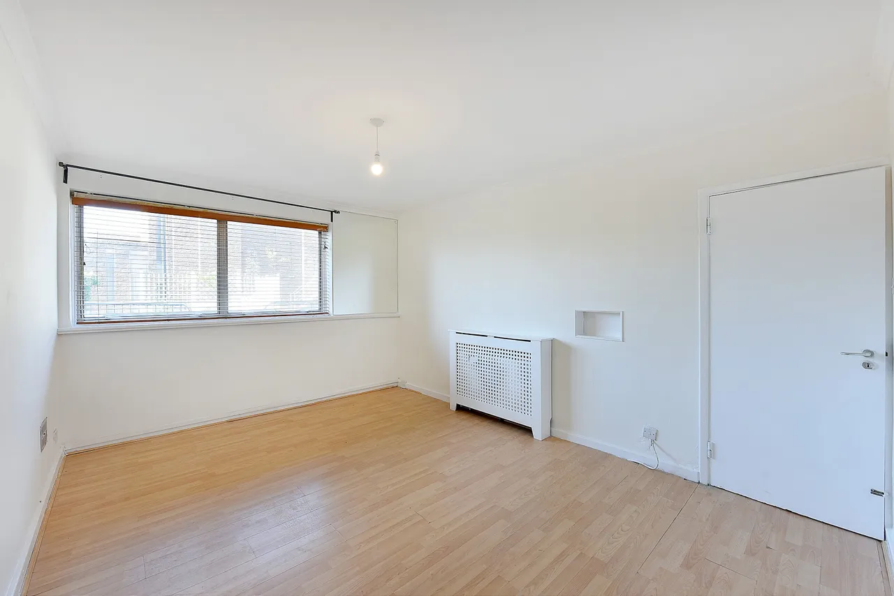 2 bed flat to rent, Parkgate Road, Battersea, SW11