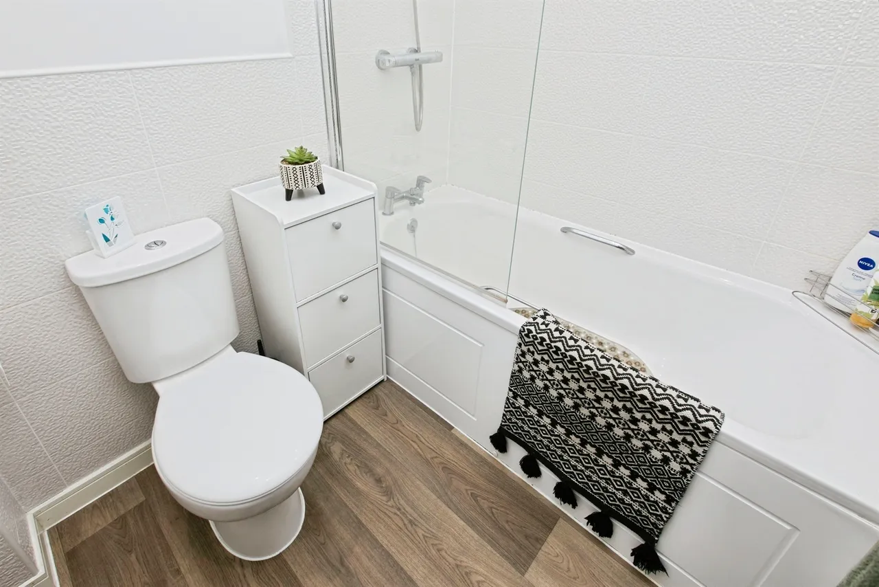 Chatham Drive, Drakelow, DE15, photo 18