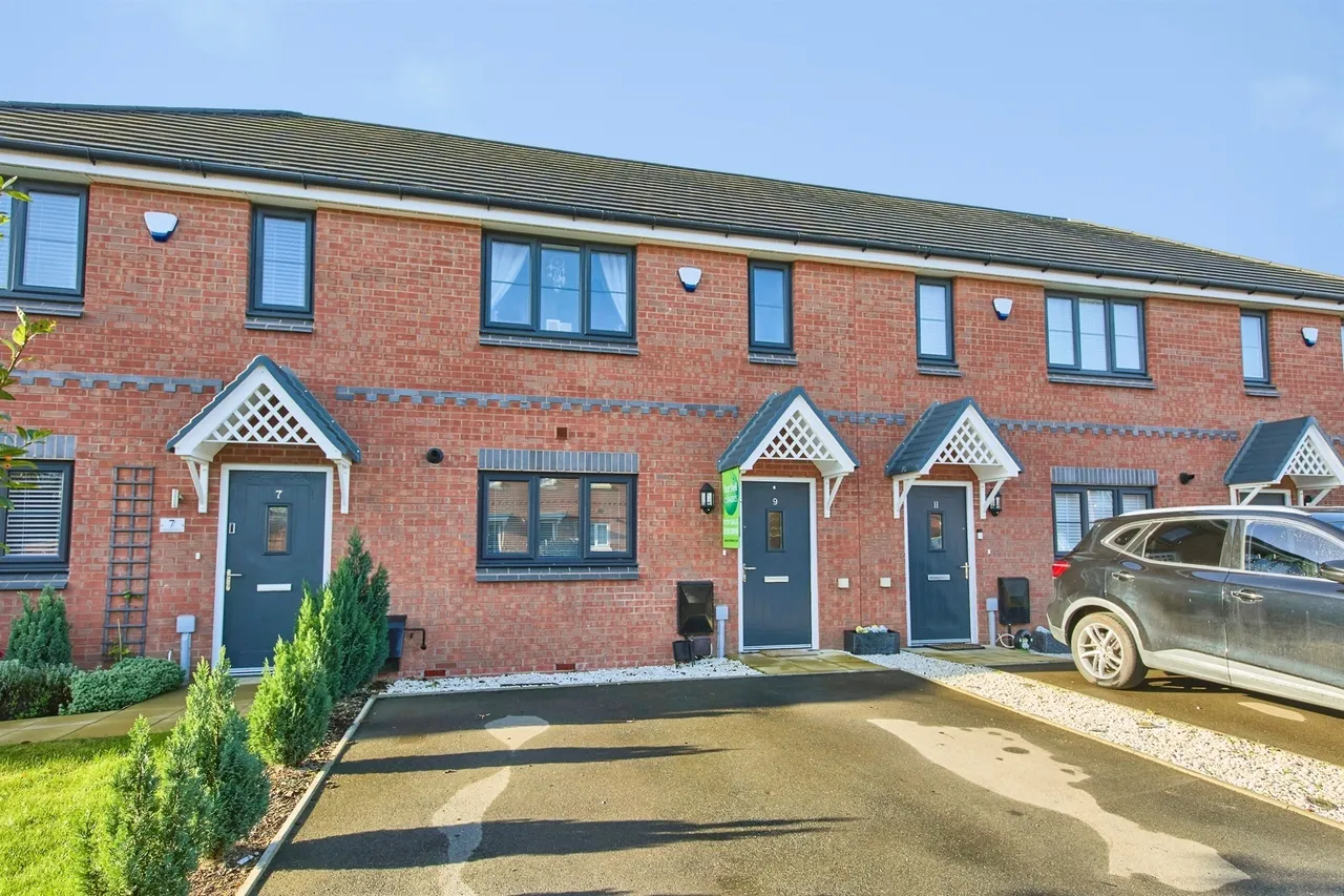3 bed house for sale, Chatham Drive, Drakelow, DE15