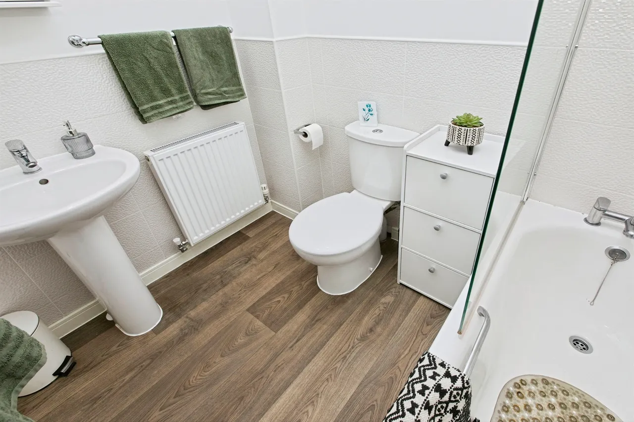 Chatham Drive, Drakelow, DE15, photo 17