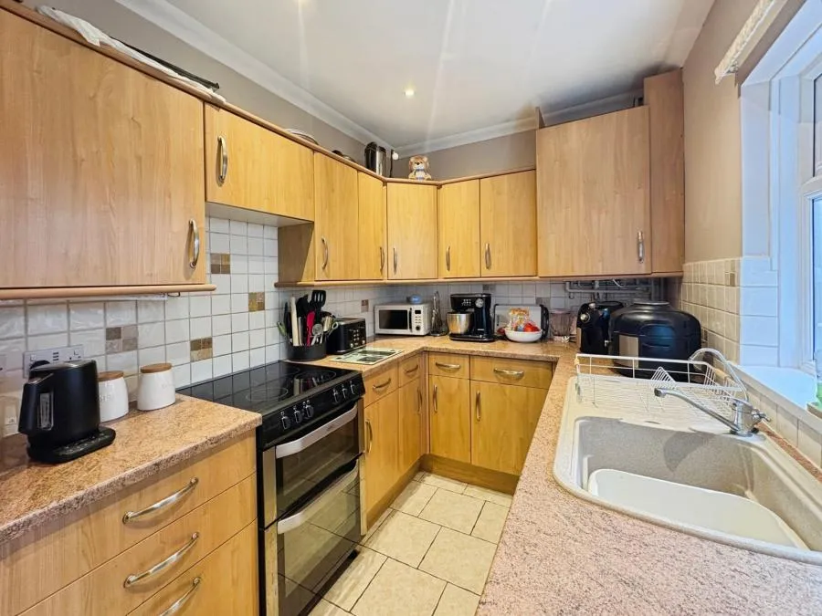 St. Davids Road, East Cowes, PO32, photo 3