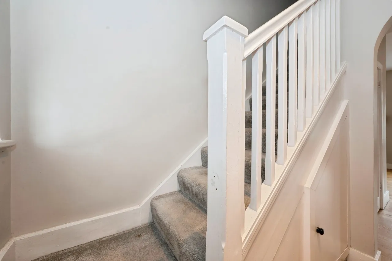 High Street, Esher, KT10, photo 6