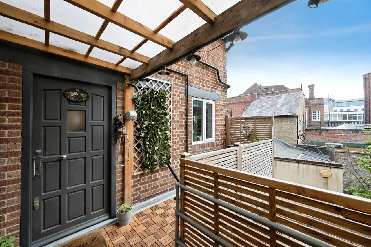 High Street, Esher, KT10, photo 7